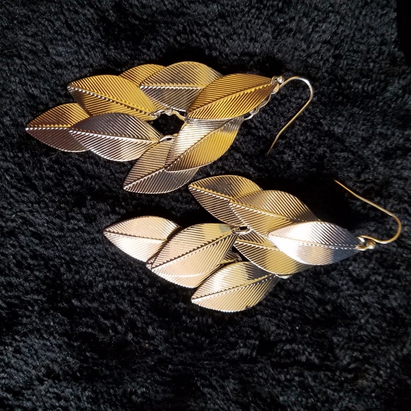 Pretty Leaf Dangle Earrings - Picture 2 of 5